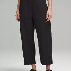 Lululemon Lightweight Mid Rise Barrel Leg Cropped Pant